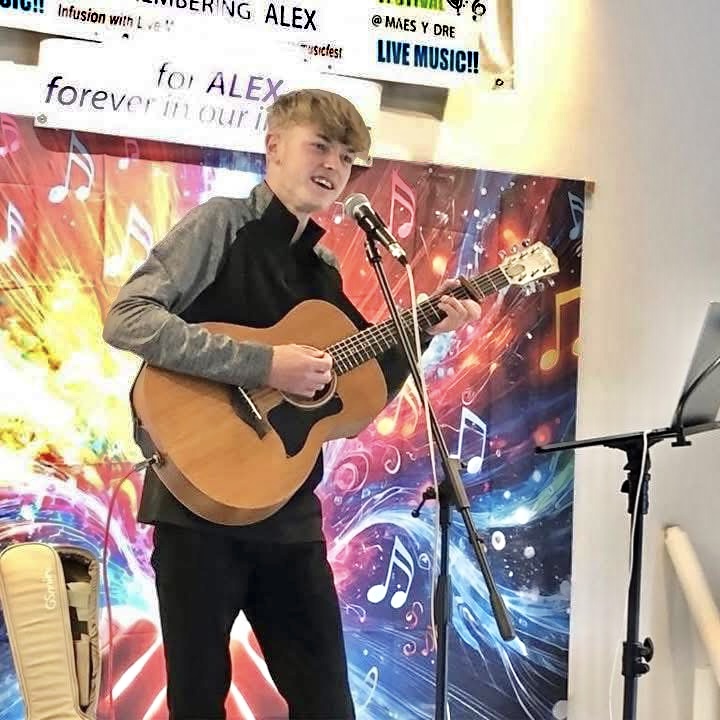 Harvey Ralphs on stage